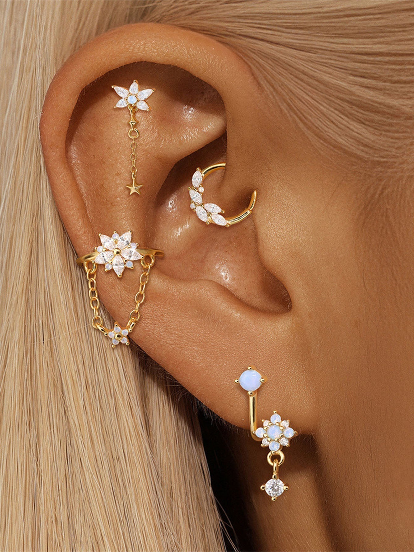 Johana – Orecchini in oro dalla silhouette delicata.