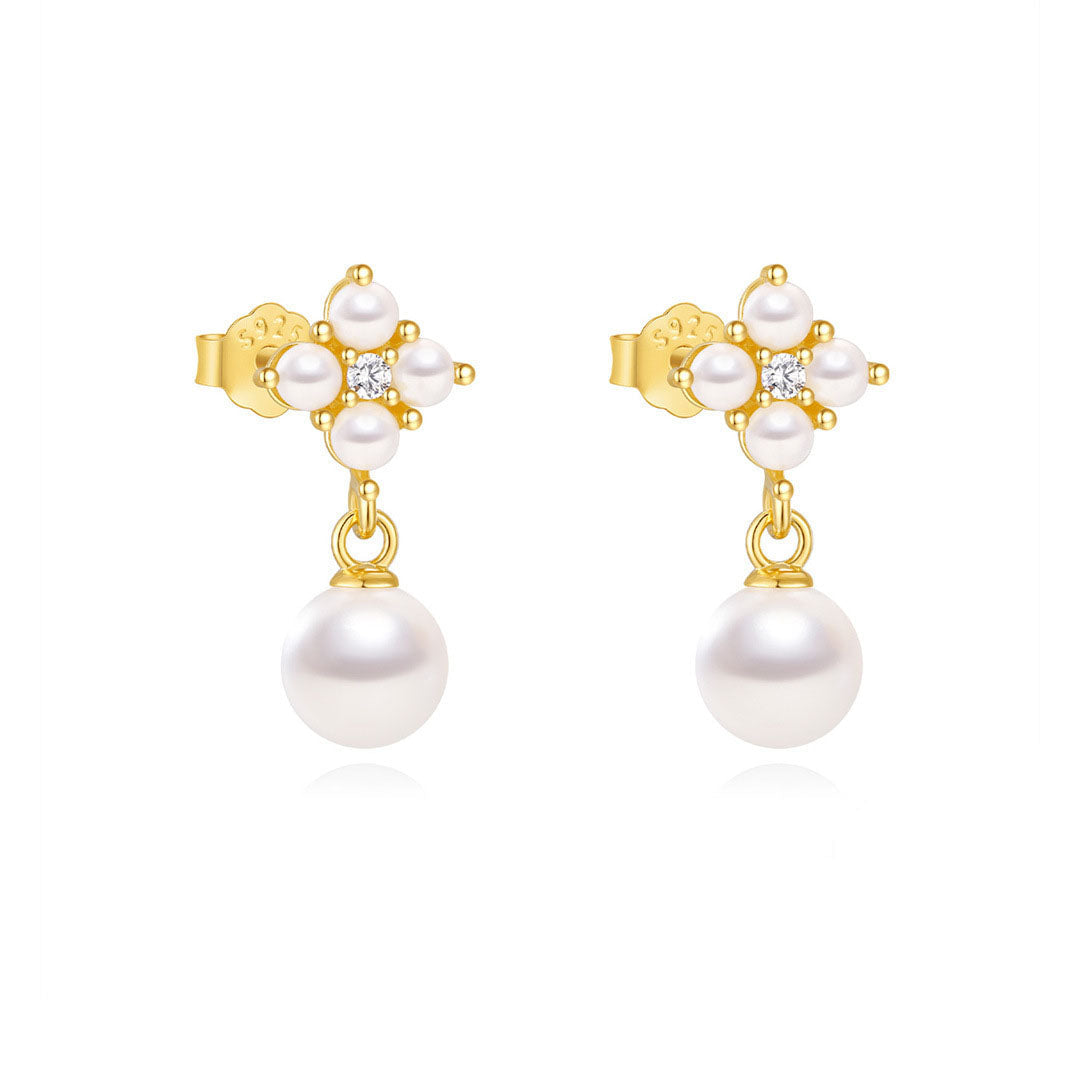 Viktorie – Delicati orecchini in oro con una delicata lucentezza.