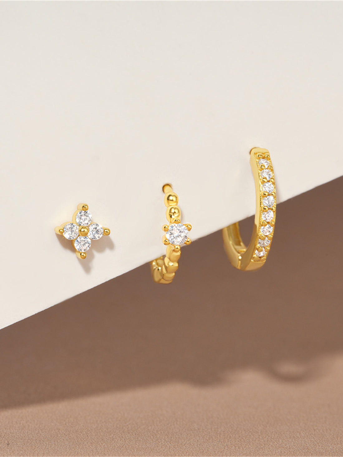 Luisa – Orecchini in oro dalla struttura femminile.