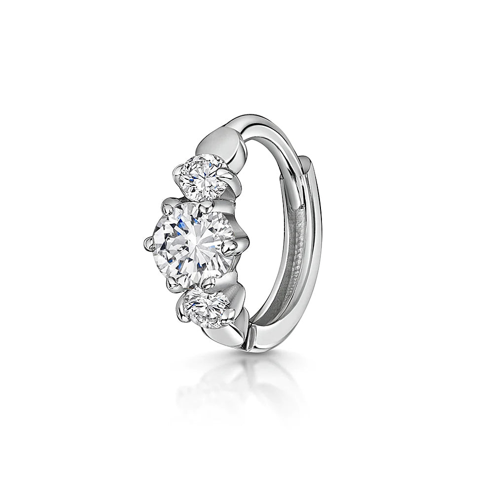 Frieda – Delicati orecchini in oro con un tocco giocoso.