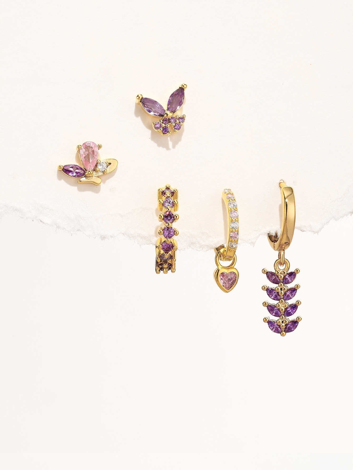 Greta – Delicati orecchini in oro con movimento discreto.