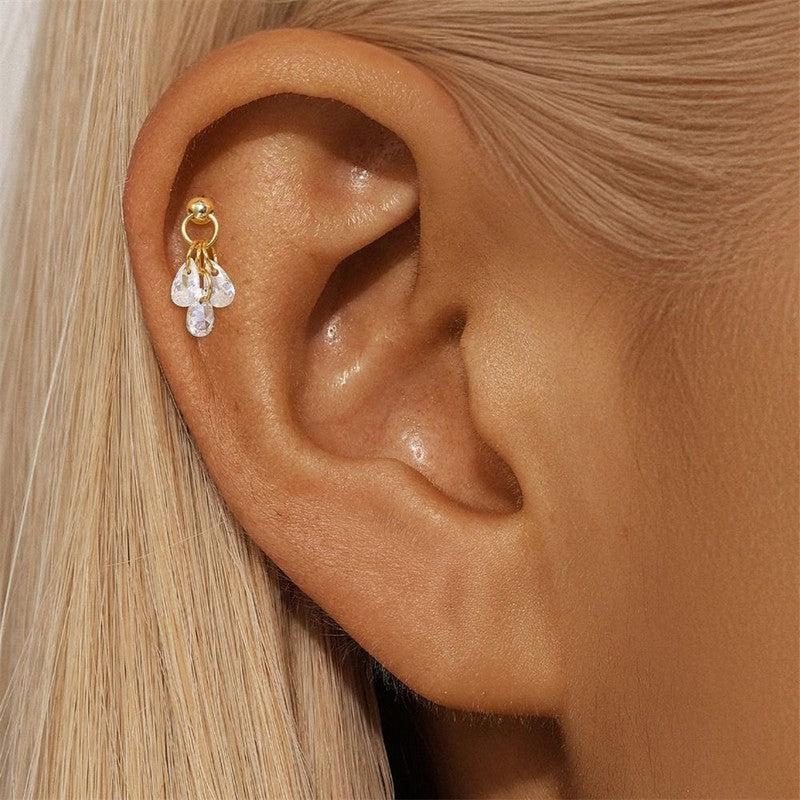 Jasmina – Orecchini in oro dalla sobria raffinatezza.