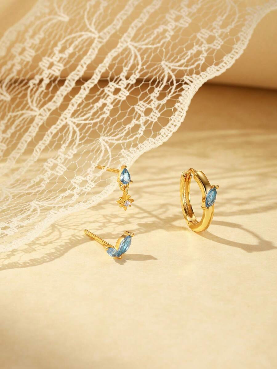 Petra – Delicati orecchini in oro dal design organico.