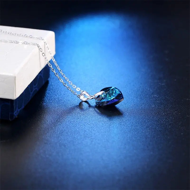 Selina – Orecchini pendenti con zaffiri.