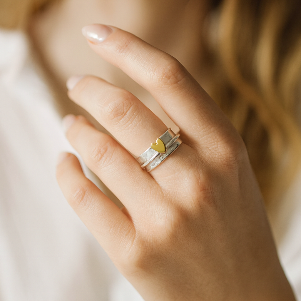 Anello in argento con cuore vintage dorato