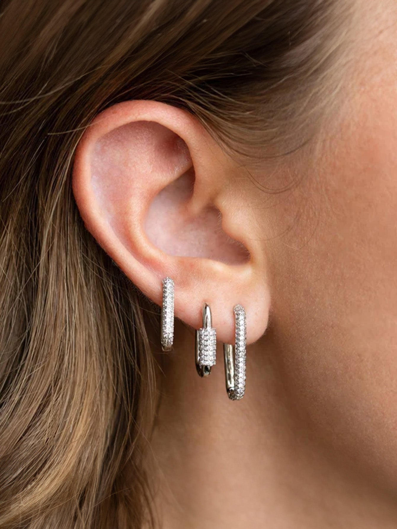 Lara - Orecchini in oro con una delicata curva