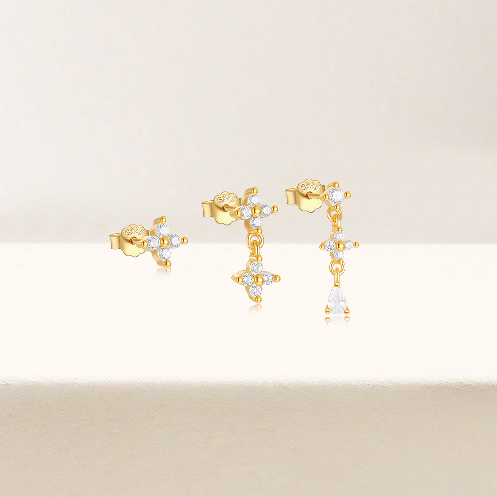 Anika – Orecchini in oro dal movimento delicato.