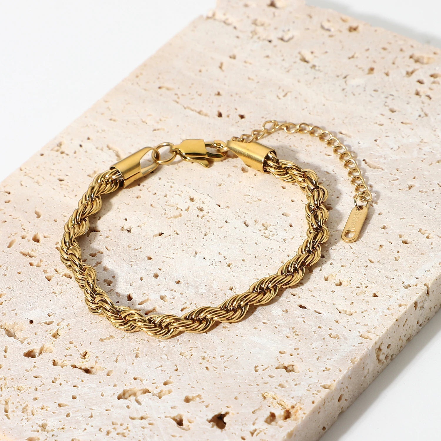 Lena – Bracciale in oro con delicata struttura a cordoncino