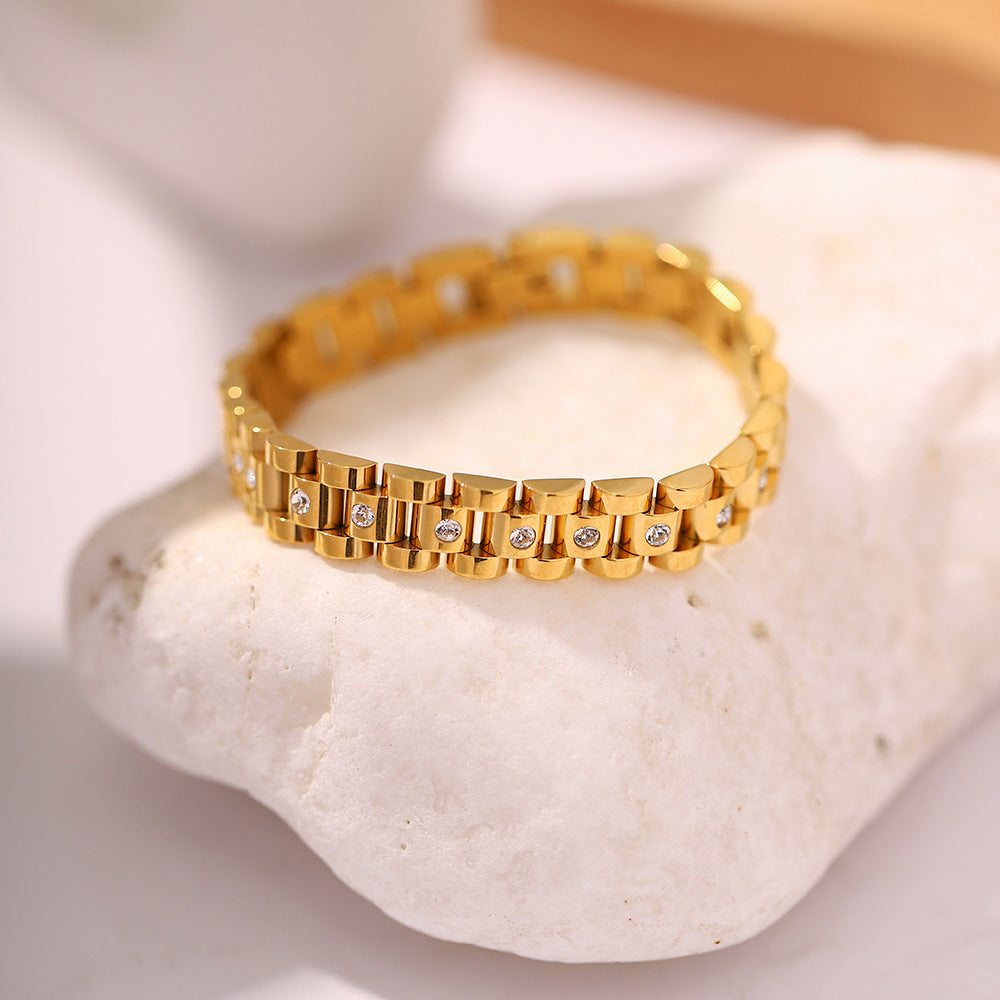 Amira – Bracciale in oro con struttura a maglie grezze.