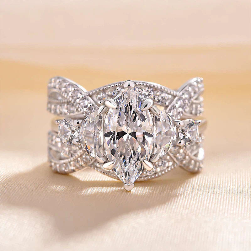 Emilie – Anello con diamante lucido dal taglio rettangolare.