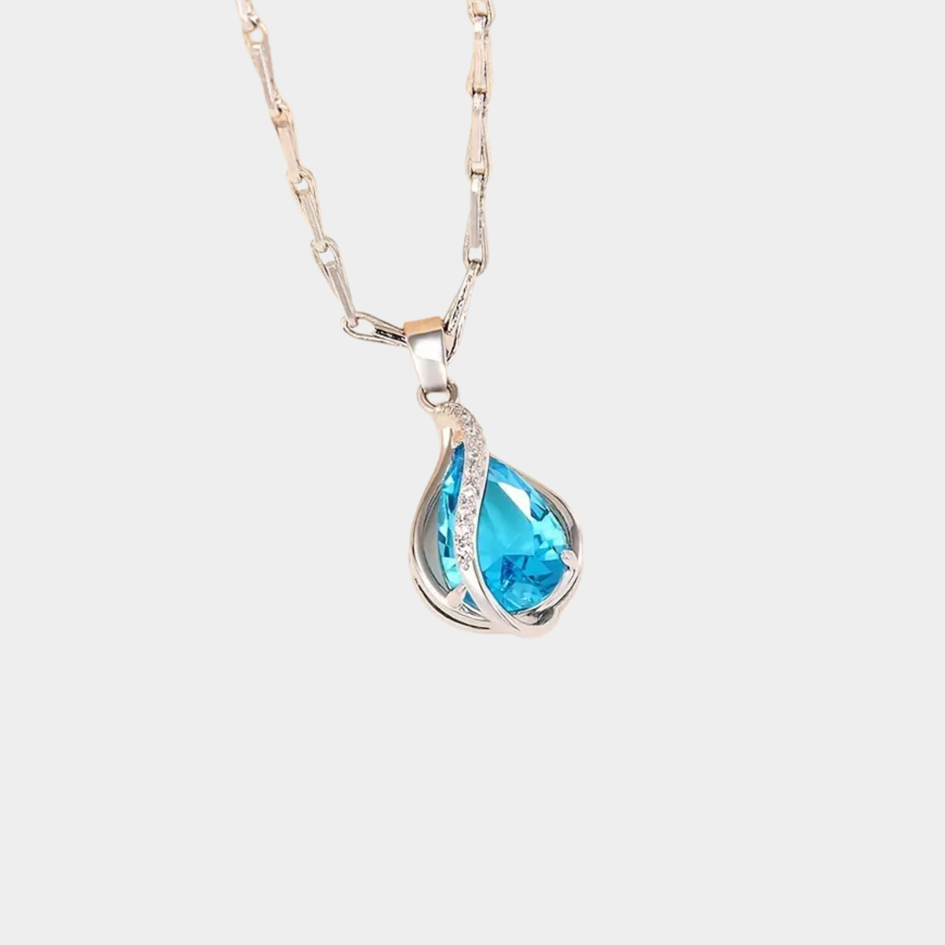 Melina – Collana in argento con pendente azzurro.