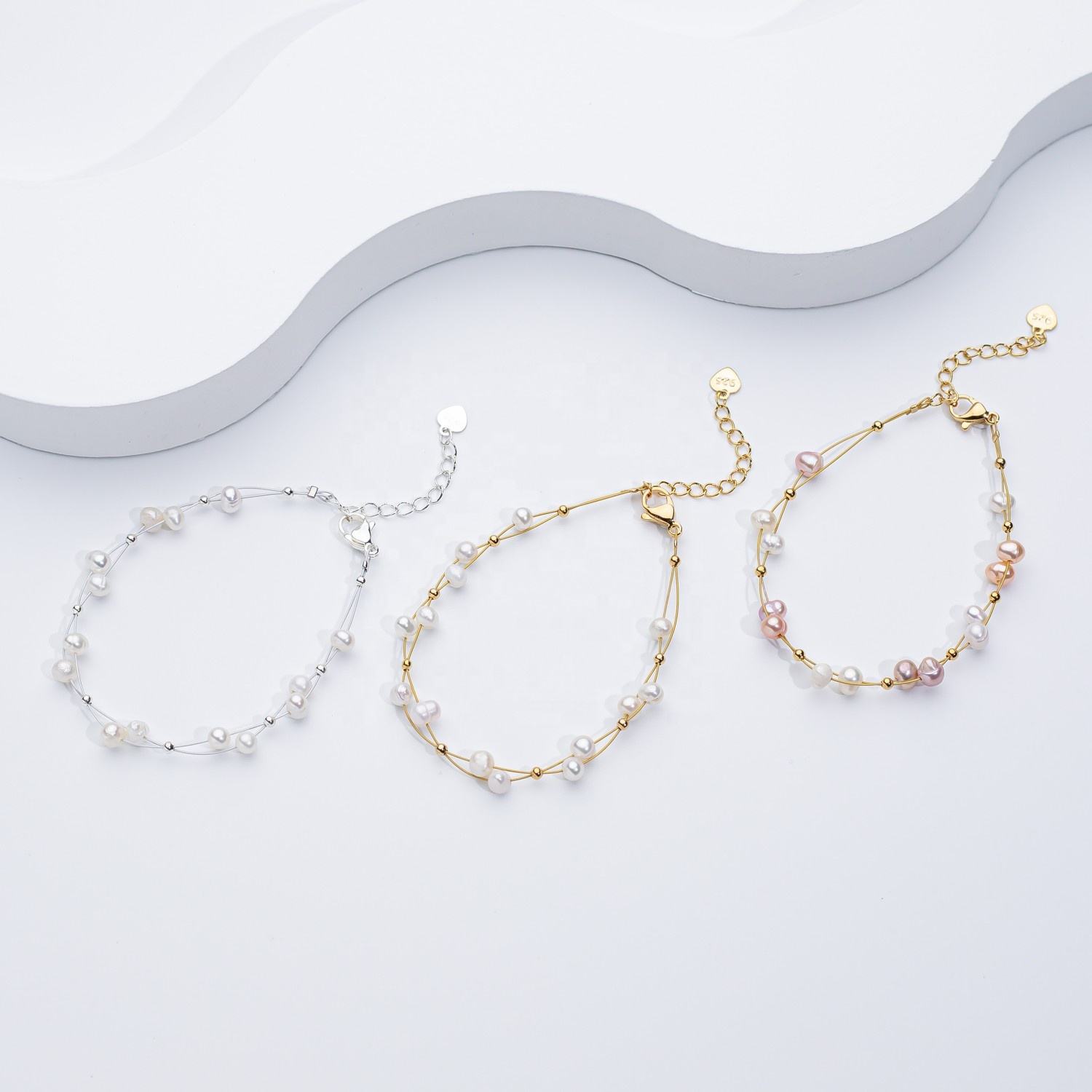 Marlena – Bracciale in oro con dettagli di perle.