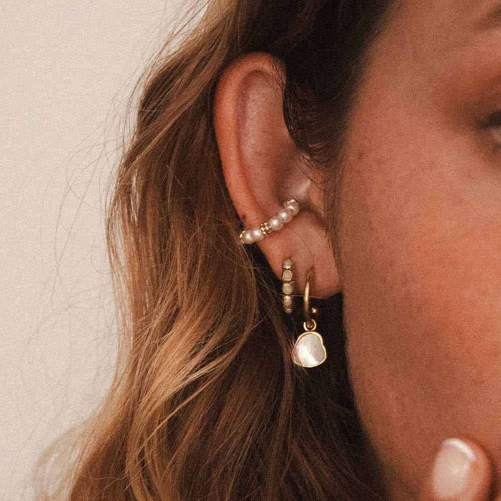 Tereza – Collana in oro con una perla pendente.