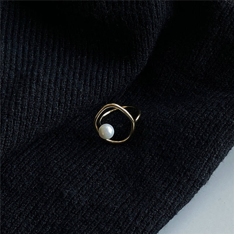 Greta – Anello placcato oro con perla.