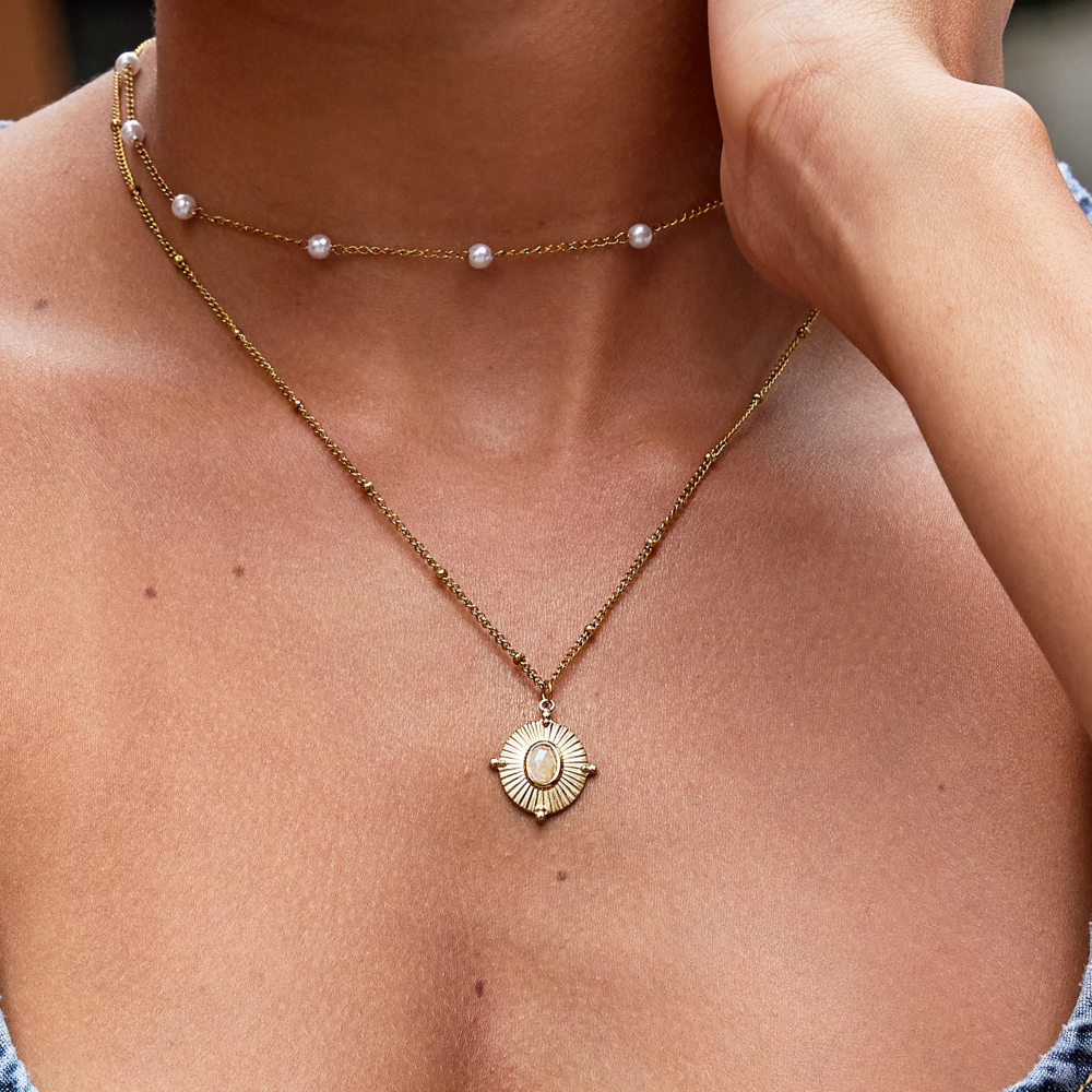 Juliana – Collana dorata con delicato dettaglio circolare