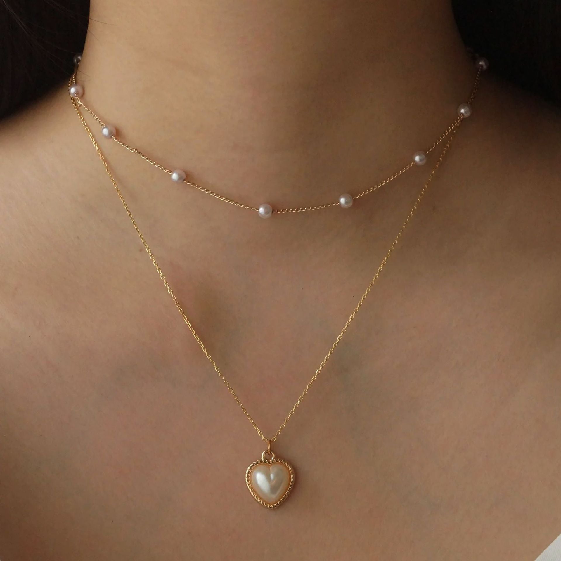 Viktorie – Collana dorata con pendente elegante