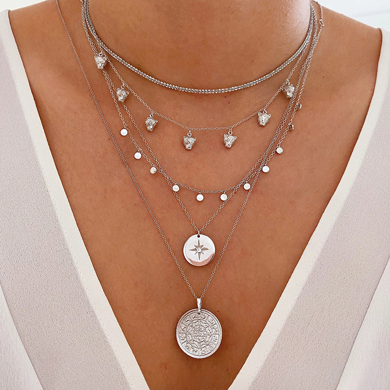 Sophie – Collana in argento a più strati con pendenti discreti