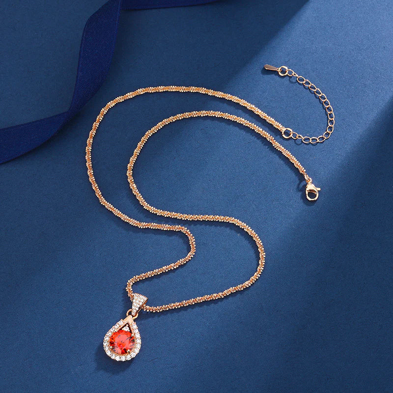 Karolína – Ciondolo con rubino taglio rotondo.