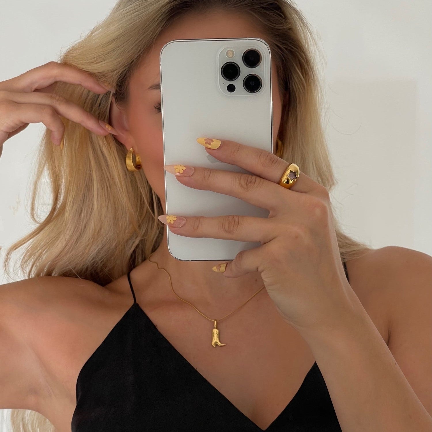 Johana – Collana delicata con pendenti dorati