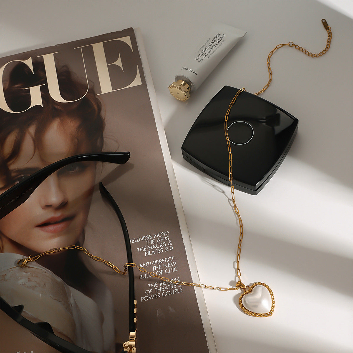 Viktorie – Collana dorata con pendente elegante