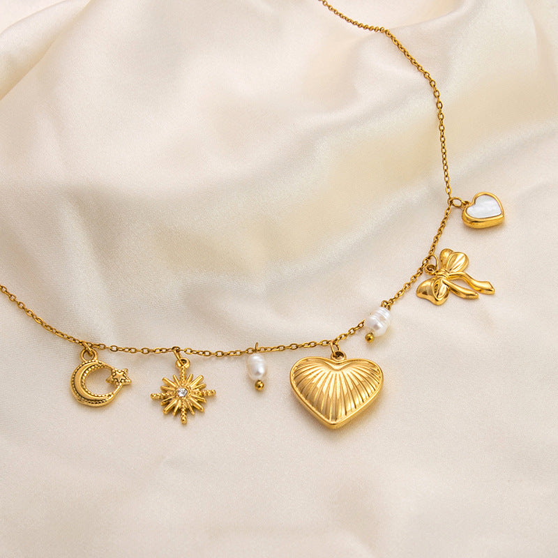 Emilie – Collana dorata delicata con piccoli pendenti