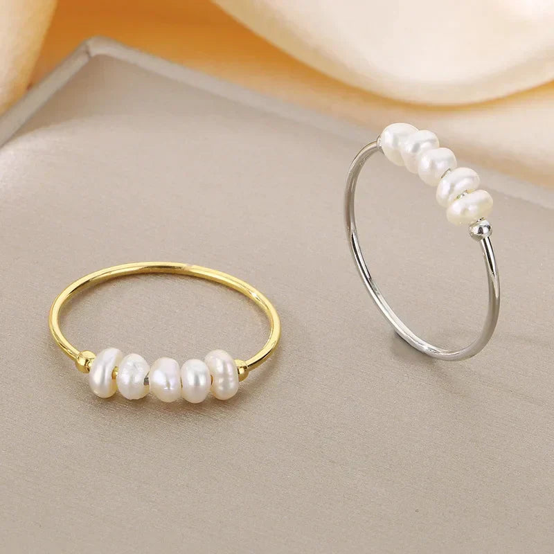 Rosalie – Orecchini pendenti in oro con perla.