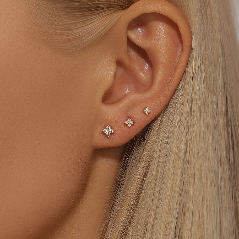 Tereza – Delicati cerchi dorati con un accento scintillante.