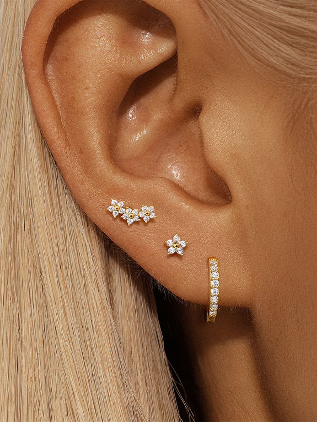 Johana – Orecchini delicati dal design pulito.