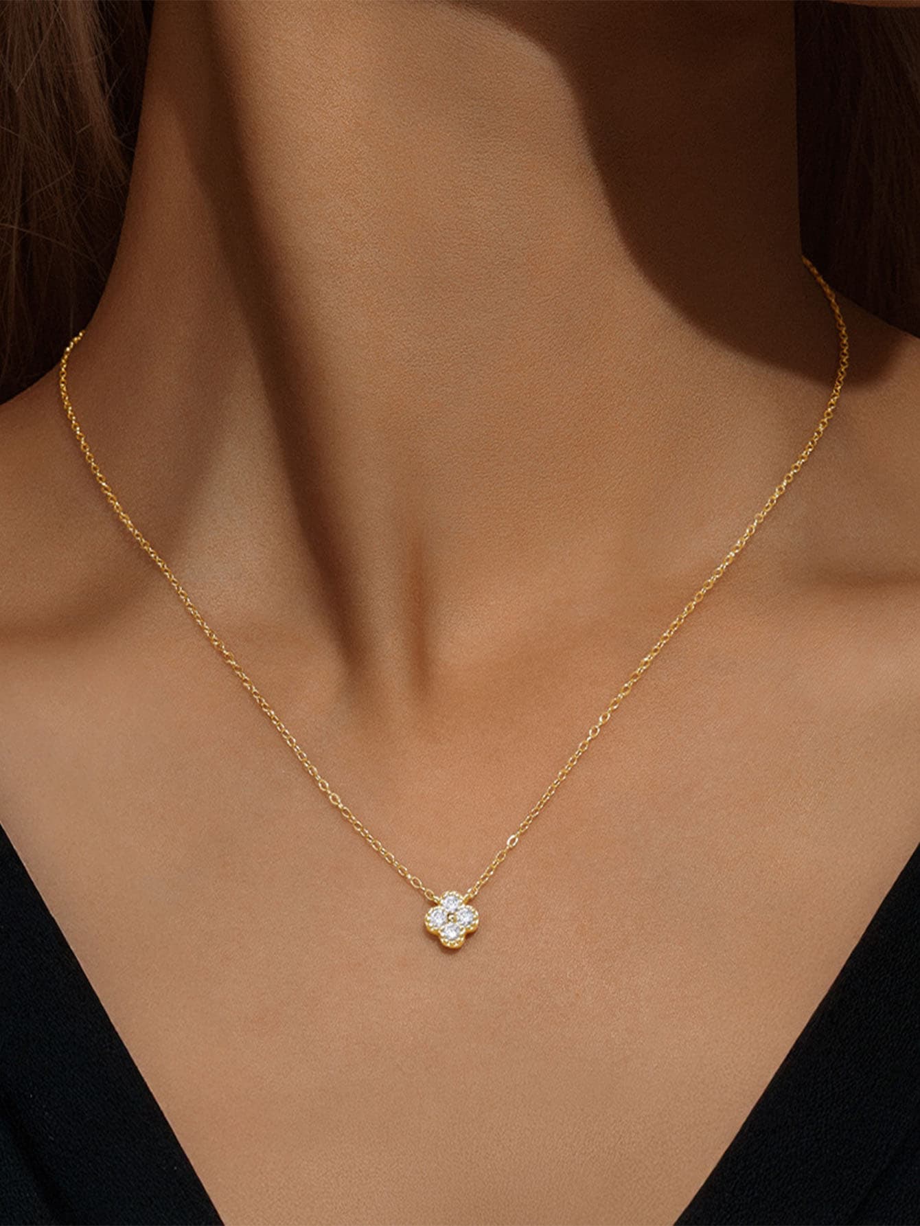 Eva – Collana in argento con pietra delicata