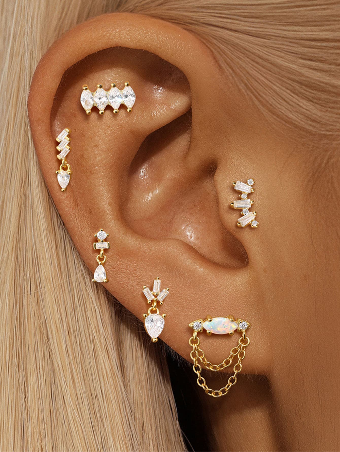 Ronja – Zlaté náušnice s jemným leskem.