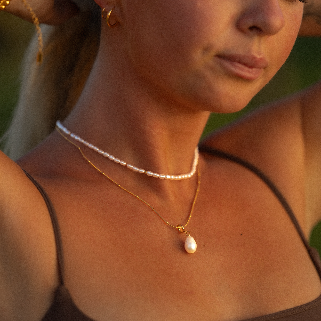 Pavlina – Collana dorata con pendente in perla