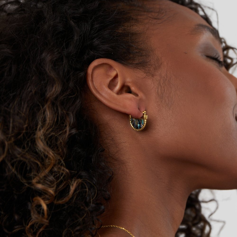 Nadja – Collana dorata con pendente in cristallo