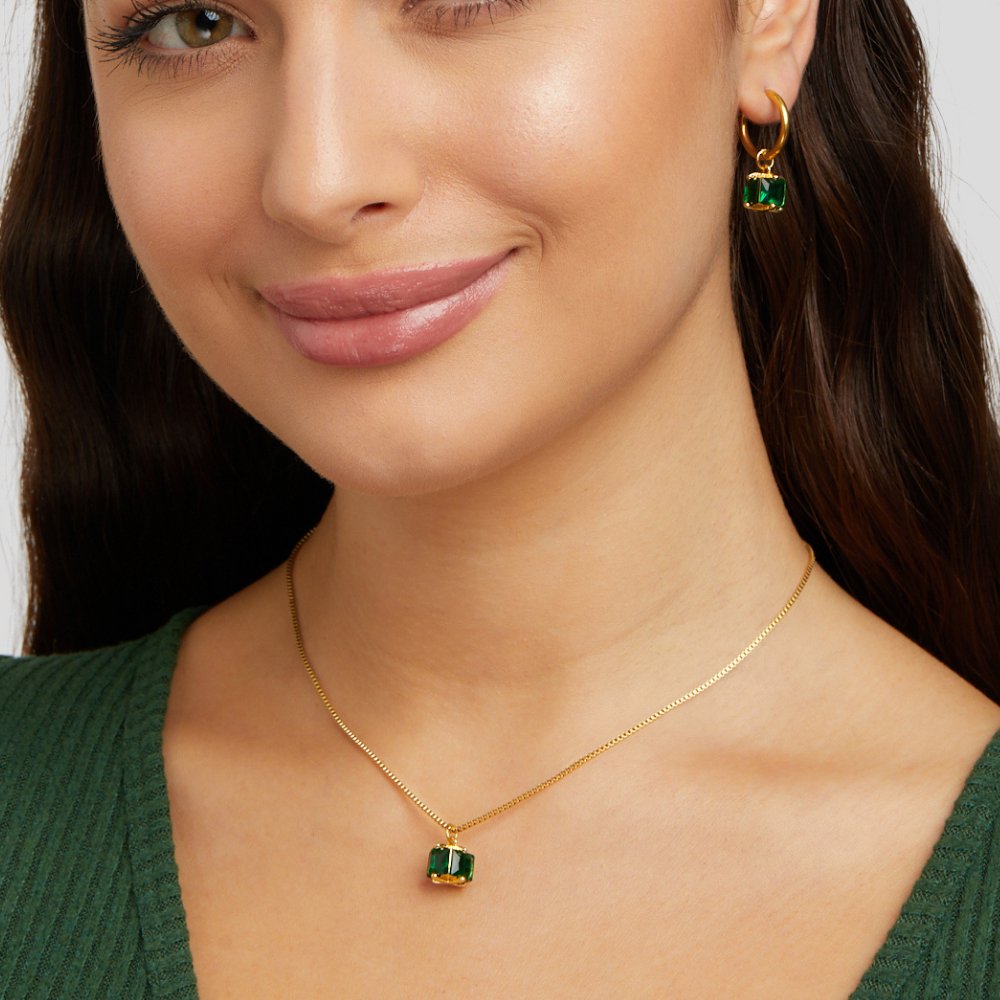 Kateřina – Collana in oro con pietra verde.
