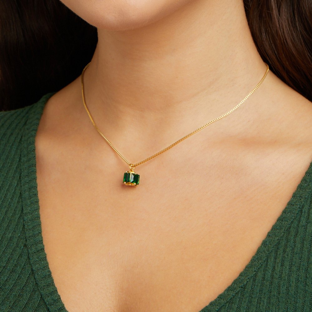 Kateřina – Collana in oro con pietra verde.