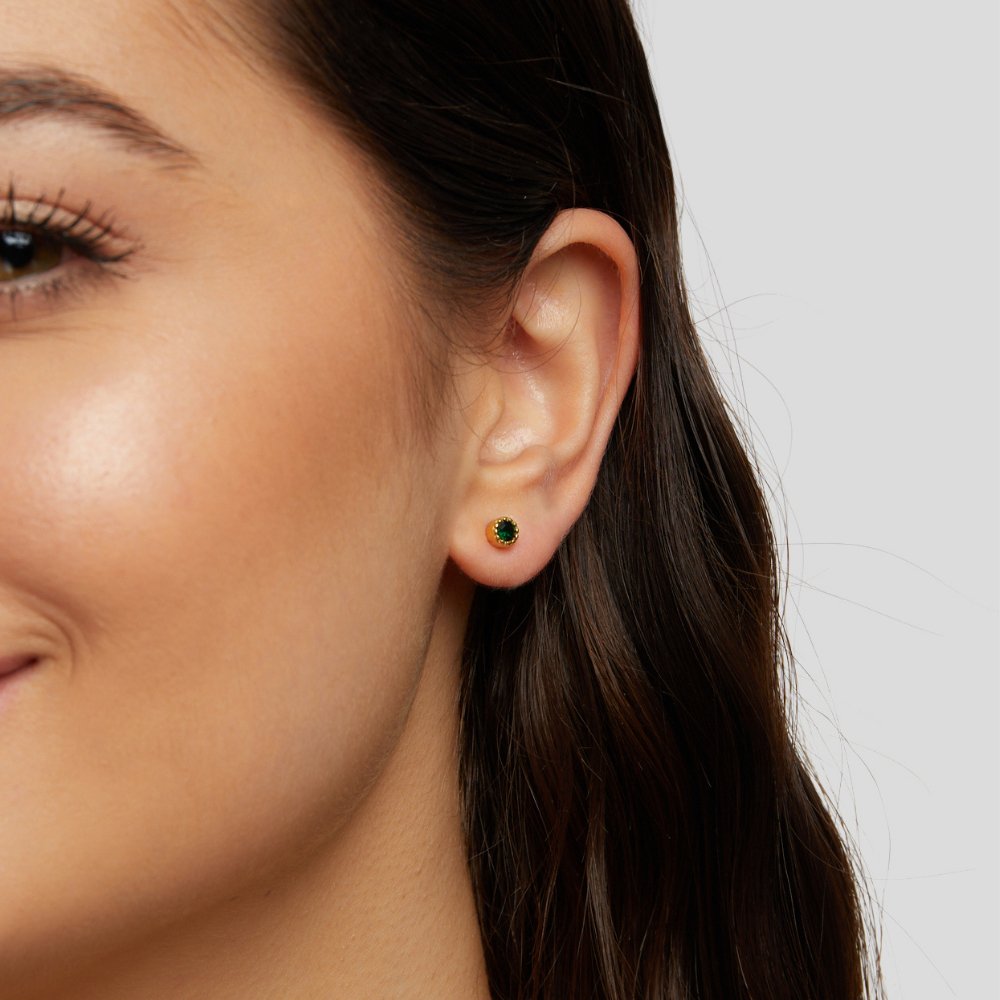 Victoria – orecchini in oro con pietra verde.