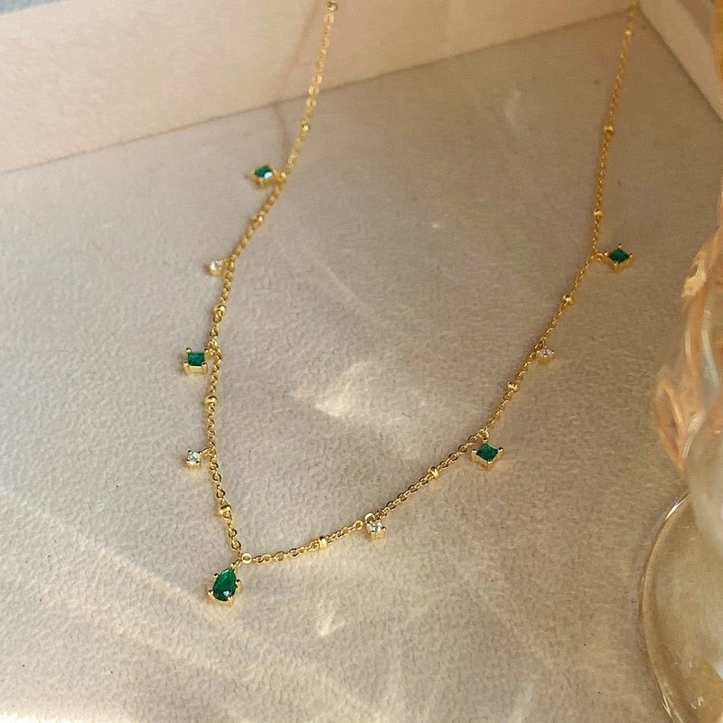 Marta – Collana dorata con pendente verde