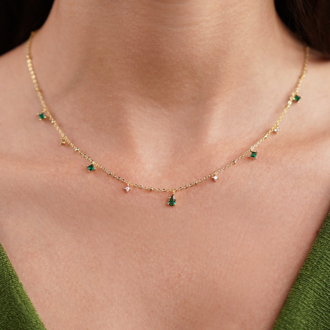 Marta – Collana in oro con pendente verde.