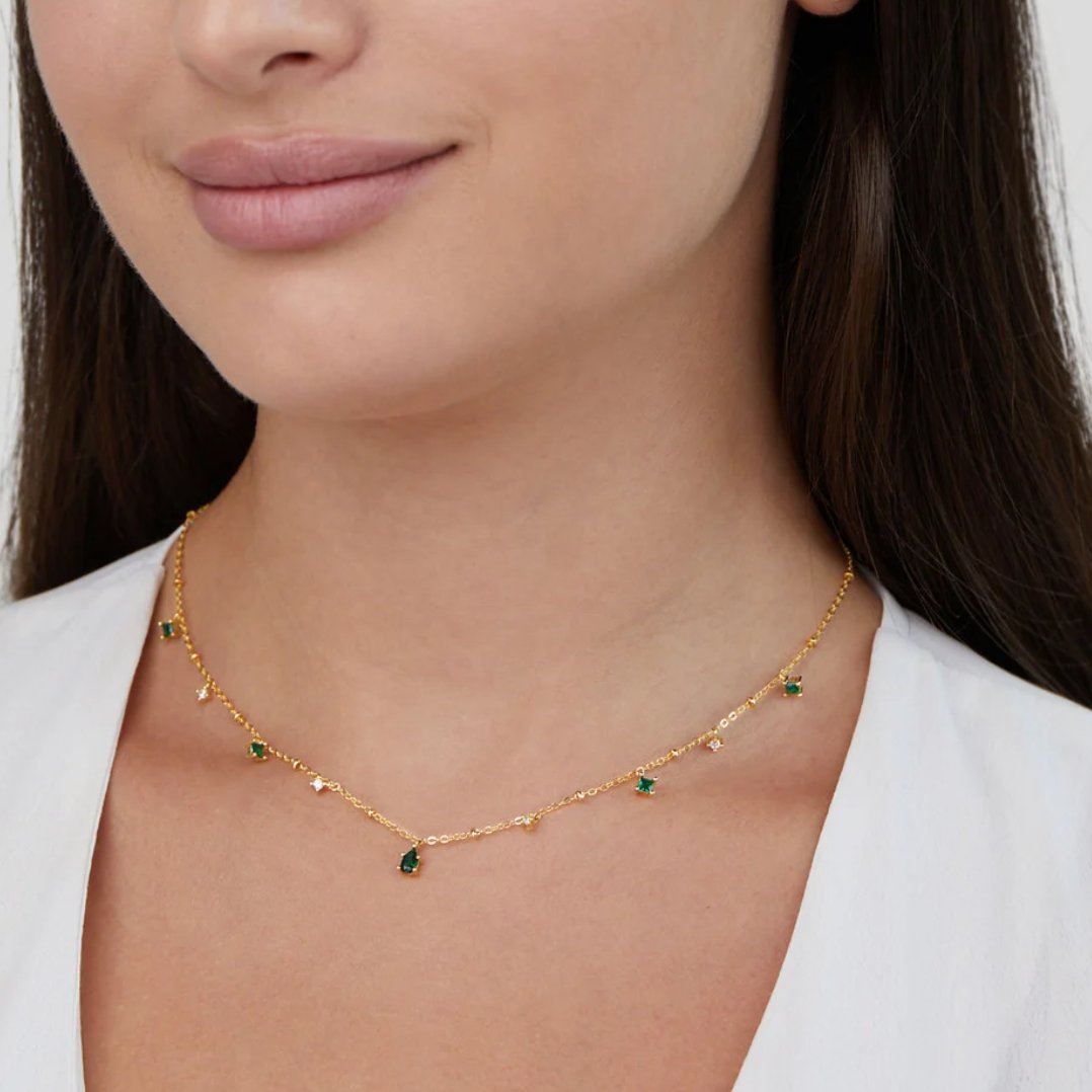 Marta – Collana in oro con pendente verde.