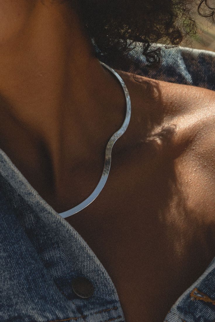 Johana – Collana dorata delicata con forma armoniosa