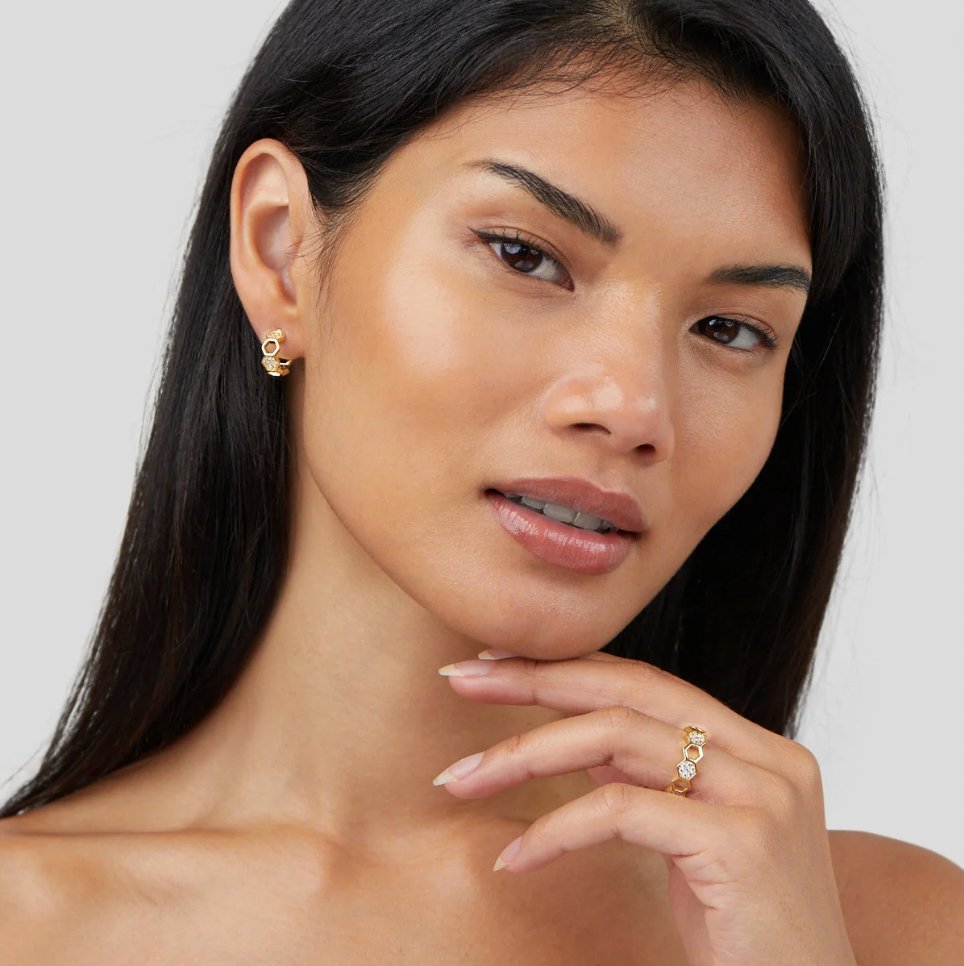 Friederike – Anello in oro con accento di perla