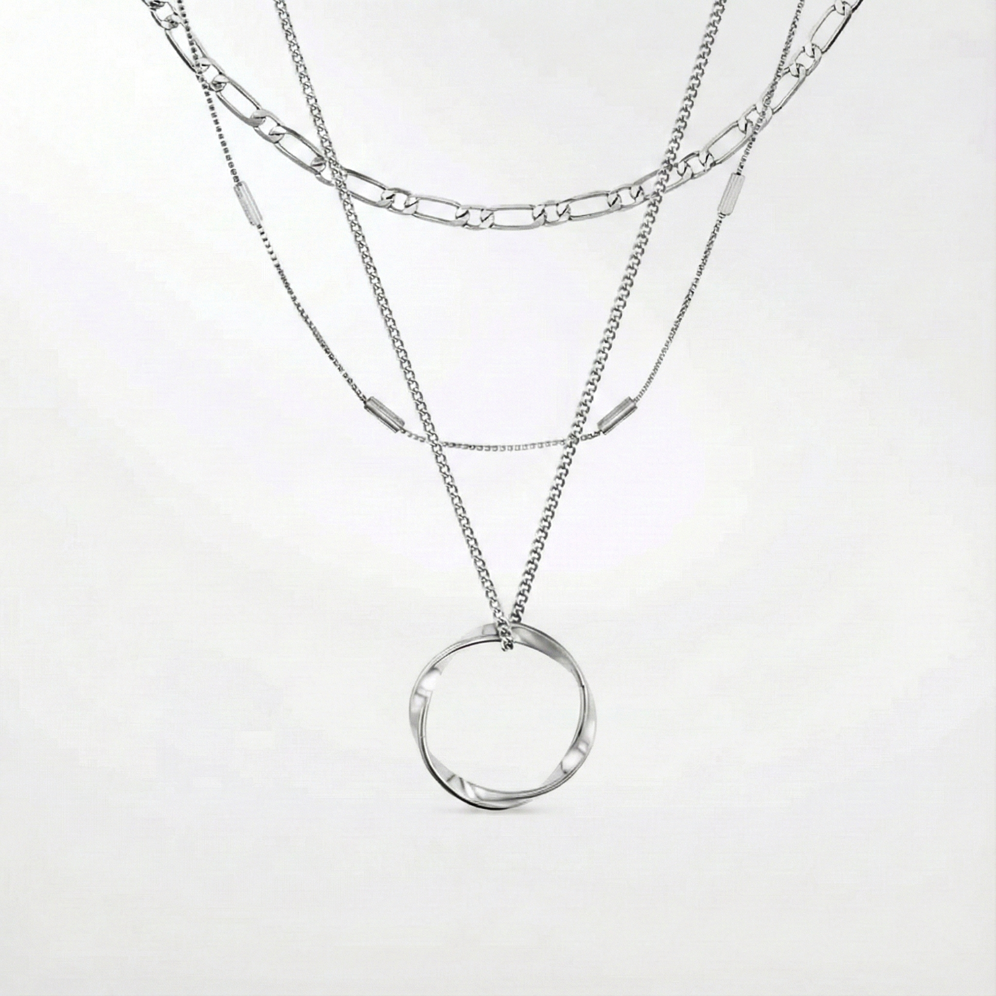 Collana aperta a tre fili