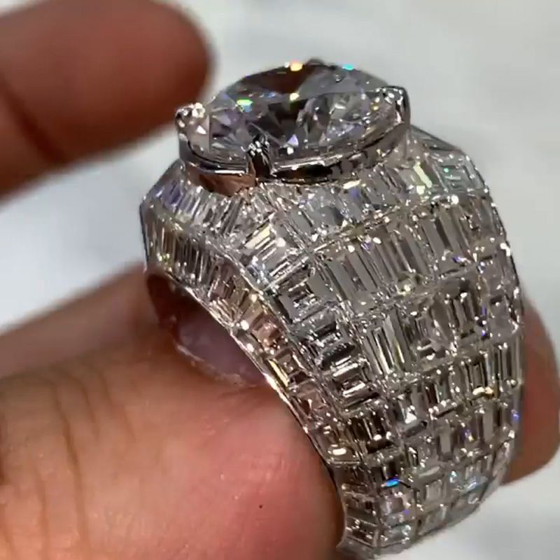 Anna-Lena – Anello in argento con diamanti taglio rotondo.