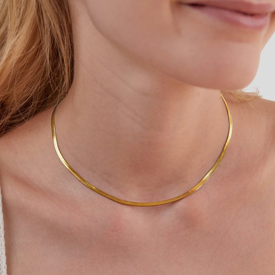 Luzie – Collana dorata a serpente con delicata lucentezza