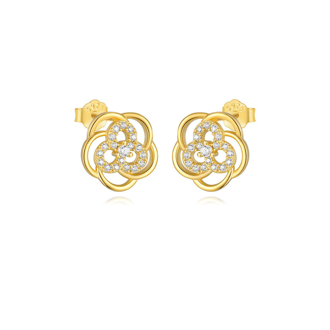 Viktorie – Delicati orecchini in oro con una delicata lucentezza.