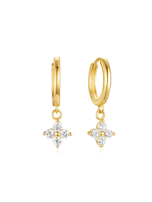 Nora – Delicati orecchini in oro dalla forma chiara.