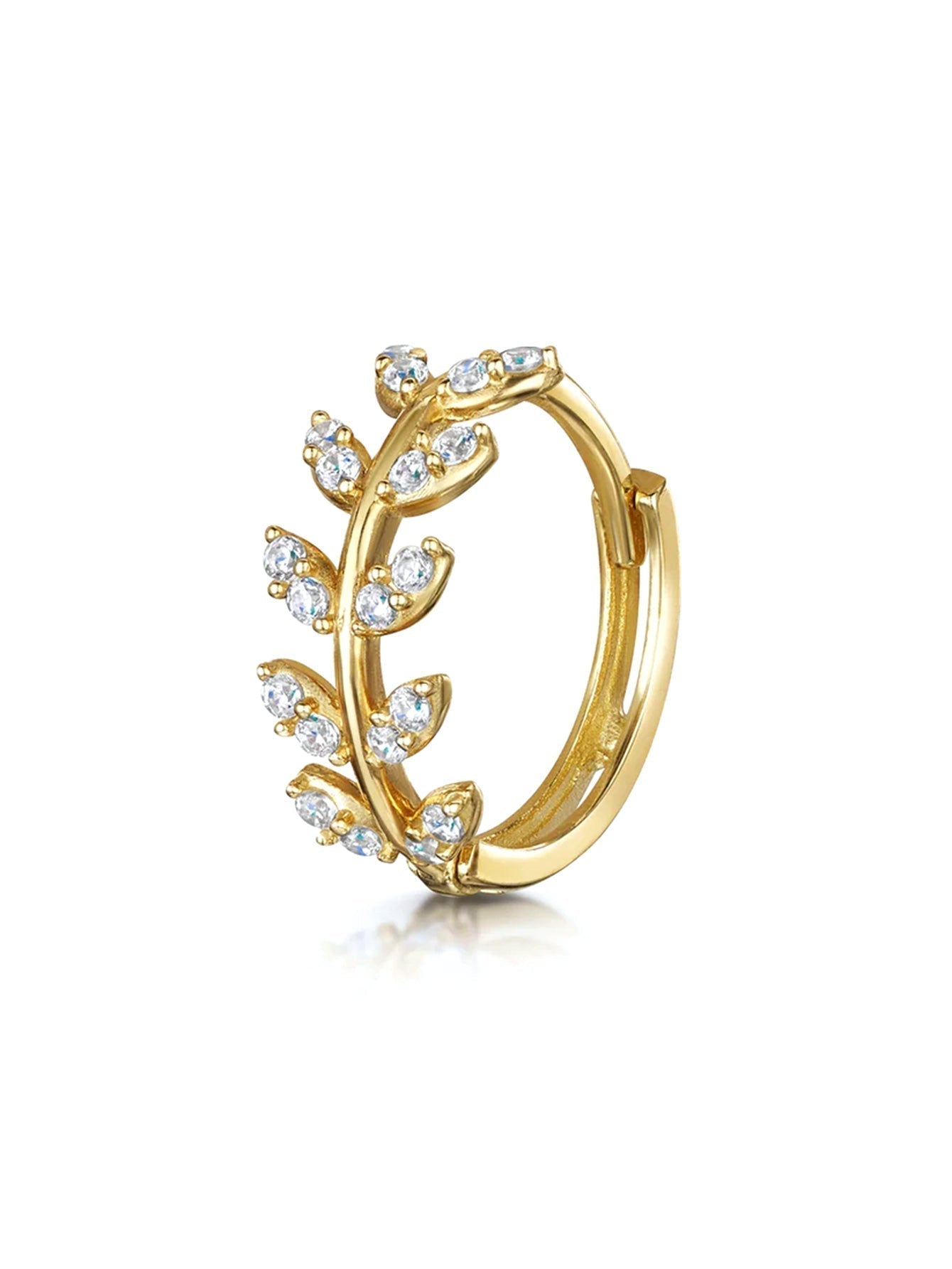 Karolína – Orecchini in oro dalla curva delicata.