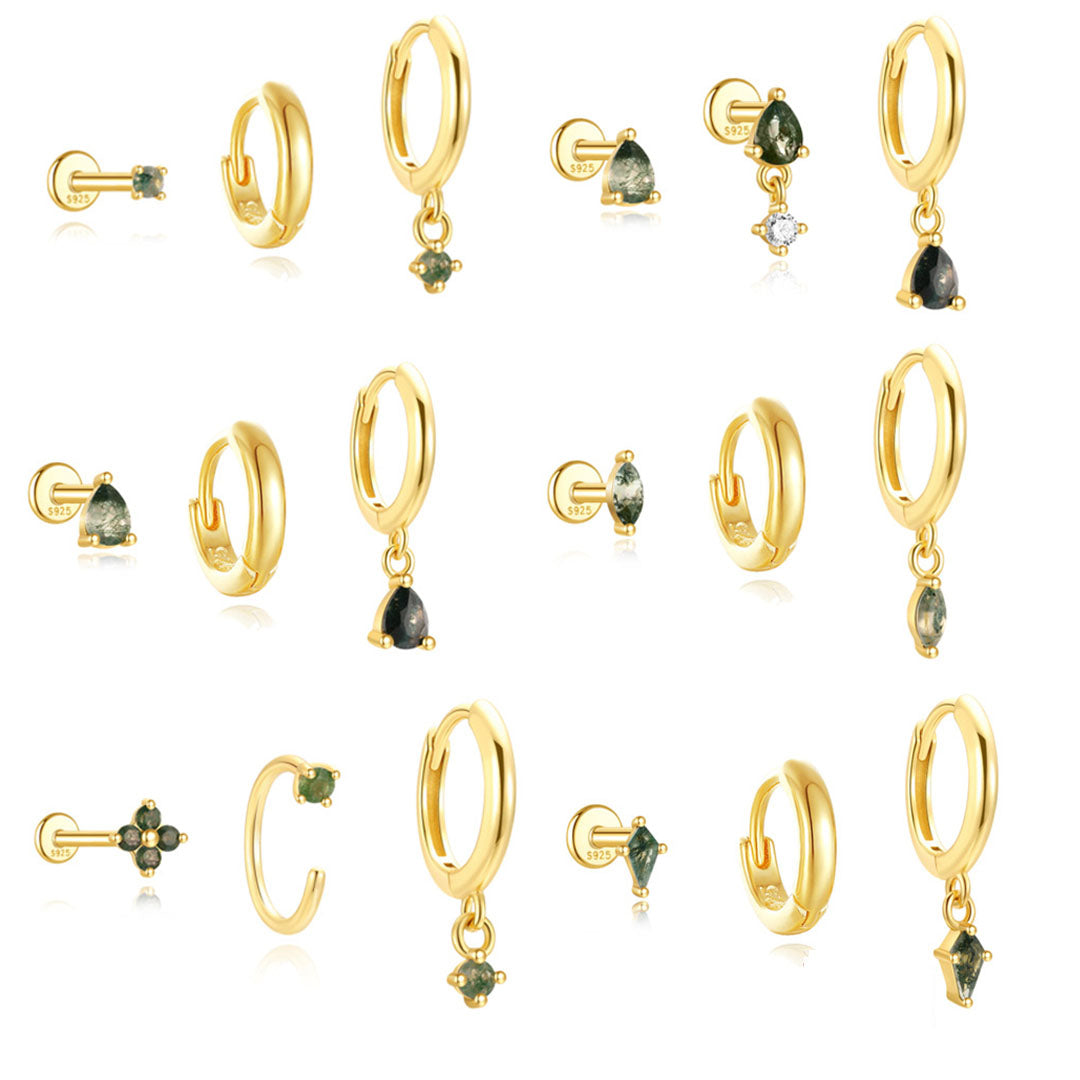 Mona – Orecchini in oro dal design fluido.