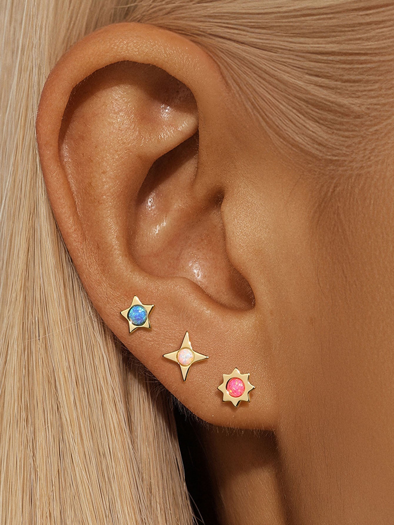 Celine – Orecchini in oro con filigrana.