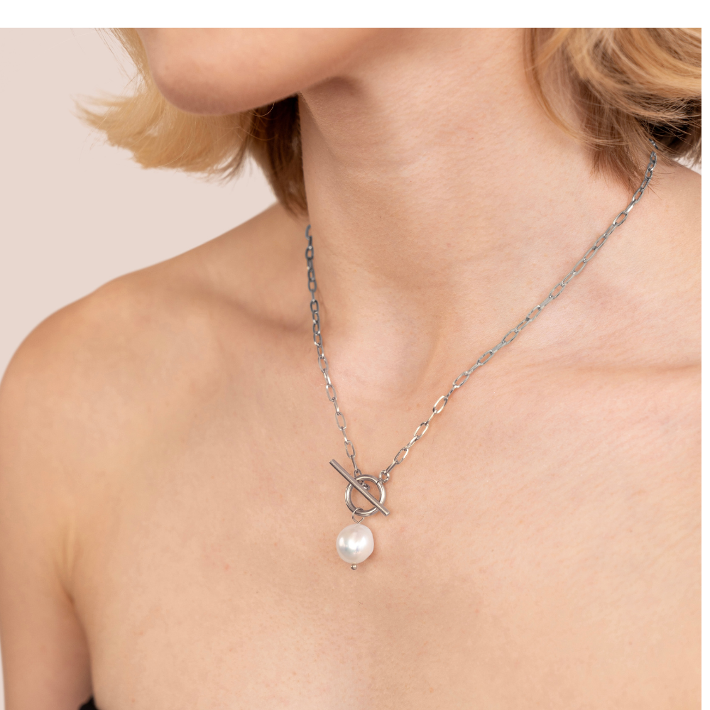 Evelina – Collana dorata con pendente in perla
