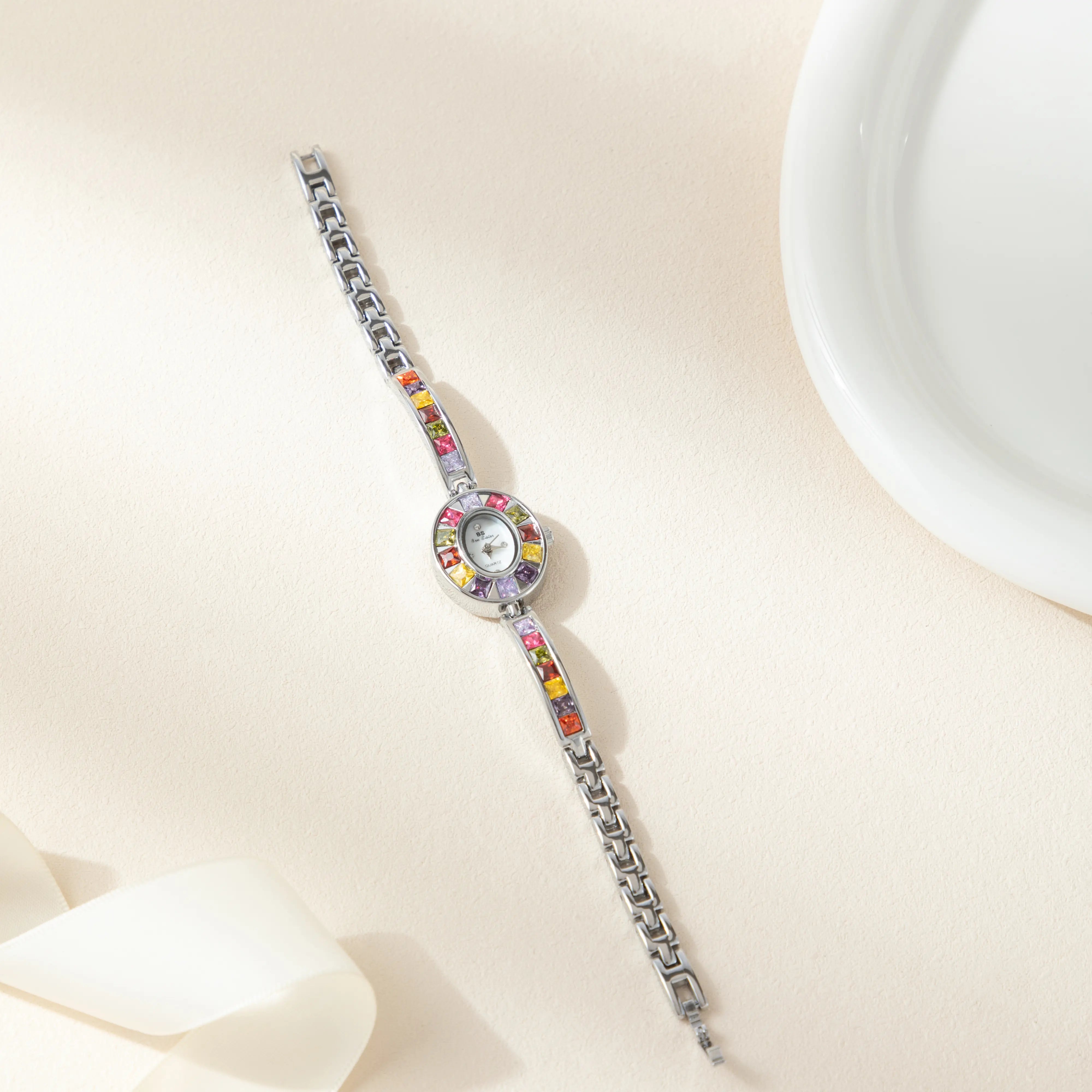 Amélie – Orologio in oro con montatura in cristallo.